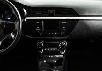 Подержанный автомобиль Kia Rio Hatchback 2020 года (14 фото)