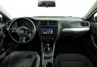 Подержанный автомобиль Volkswagen Jetta Sedan 2011 года (13 фото)