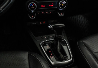 Подержанный автомобиль Kia Rio Hatchback 2018 года (12 фото)