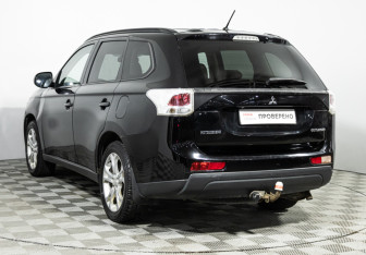 Подержанный автомобиль Mitsubishi Outlander 2013 года (7 фото)
