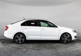 Подержанный автомобиль Skoda Rapid Liftback 2015 года (4 фото)
