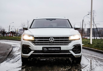 Подержанный автомобиль Volkswagen Touareg 2021 года (3 фото)
