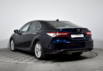 Подержанный автомобиль Toyota Camry Sedan 2020 года (7 фото)