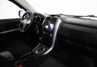Подержанный автомобиль Suzuki Grand Vitara 2007 года (15 фото)