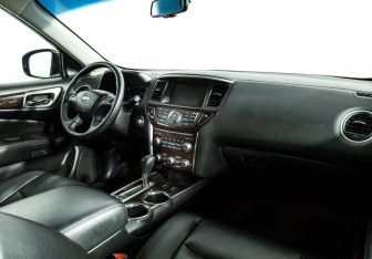 Подержанный автомобиль Nissan Pathfinder 2015 года (9 фото)