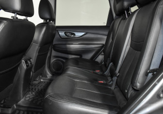 Подержанный автомобиль Nissan X-Trail 2015 года (13 фото)