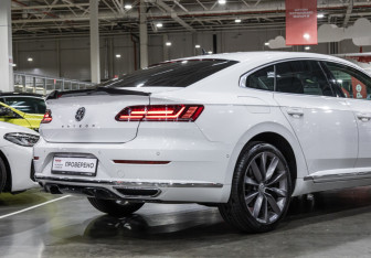 Подержанный автомобиль Volkswagen Arteon 2020 года (8 фото)