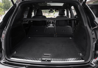 Подержанный автомобиль Porsche Cayenne 2016 года (38 фото)