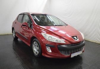 Подержанный автомобиль Peugeot 308 Hatchback 2009 года (3 фото)