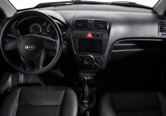Подержанный автомобиль Kia Picanto 2010 года (13 фото)