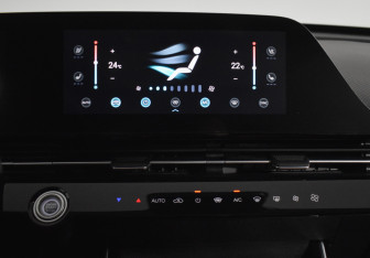 Подержанный автомобиль Omoda C5 2023 года (17 фото)