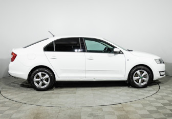Подержанный автомобиль Skoda Rapid Liftback 2016 года (4 фото)