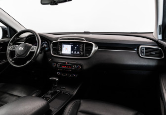 Подержанный автомобиль Kia Sorento 2018 года (9 фото)