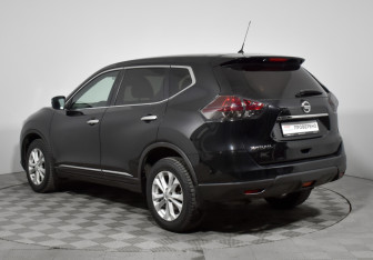 Подержанный автомобиль Nissan X-Trail 2015 года (7 фото)