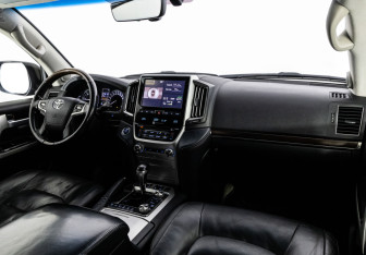 Подержанный автомобиль Toyota Land Cruiser Suv 2018 года (9 фото)