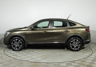 Подержанный автомобиль Renault Arkana 2019 года (8 фото)