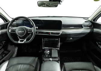 Подержанный автомобиль Kia K5 2022 года (12 фото)