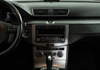Подержанный автомобиль Volkswagen Passat Sedan 2012 года (14 фото)