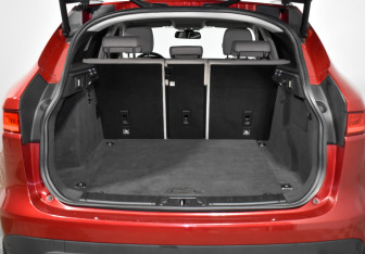 Подержанный автомобиль Jaguar F-Pace 2016 года (23 фото)