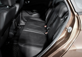 Подержанный автомобиль Ford Fiesta Sedan 2016 года (11 фото)