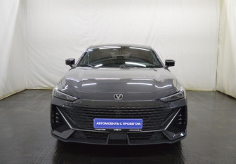 Подержанный автомобиль Changan UNI-V 2024 года (2 фото)