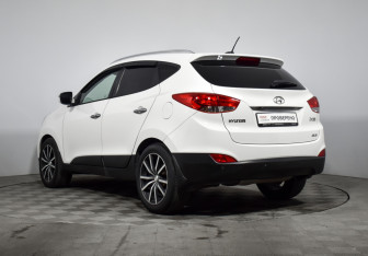 Подержанный автомобиль Hyundai ix35 2012 года (7 фото)