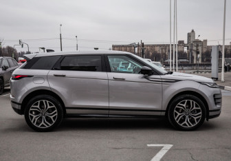 Подержанный автомобиль Land Rover Range Rover Evoque 2024 года (6 фото)