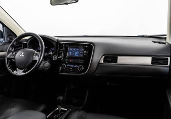 Подержанный автомобиль Mitsubishi Outlander 2015 года (9 фото)