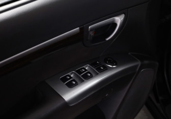 Подержанный автомобиль Hyundai Santa Fe 2011 года (13 фото)