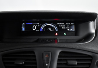 Подержанный автомобиль Renault Scenic 2013 года (17 фото)