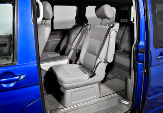 Подержанный автомобиль Volkswagen Multivan 2004 года (11 фото)