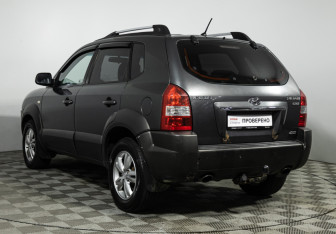 Подержанный автомобиль Hyundai Tucson 2008 года (7 фото)