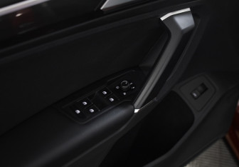 Подержанный автомобиль Volkswagen Tiguan 2017 года (19 фото)