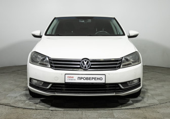 Подержанный автомобиль Volkswagen Passat Sedan 2011 года (2 фото)