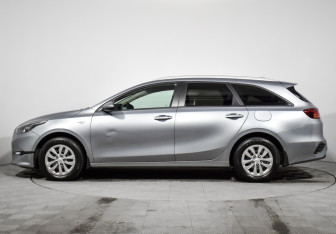 Подержанный автомобиль Kia Ceed Wagon 2022 года (8 фото)