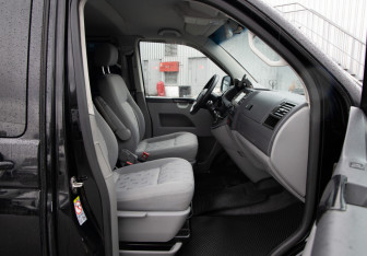 Подержанный автомобиль Volkswagen Caravelle 2008 года (13 фото)
