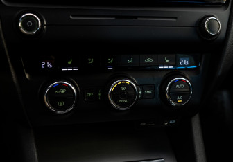 Подержанный автомобиль Skoda Octavia Liftback 2016 года (13 фото)