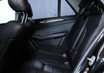 Подержанный автомобиль Mercedes-Benz GLE 2015 года (18 фото)
