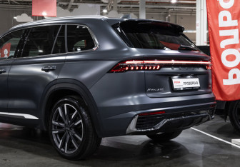 Подержанный автомобиль Geely Monjaro 2024 года (16 фото)