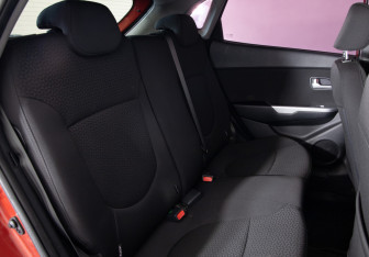 Подержанный автомобиль Kia Rio Hatchback 2013 года (12 фото)