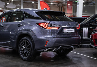 Подержанный автомобиль Lexus RX 2019 года (12 фото)