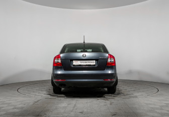 Подержанный автомобиль Skoda Octavia Liftback 2011 года (6 фото)