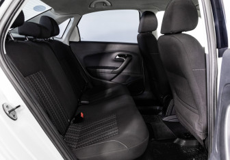 Подержанный автомобиль Volkswagen Polo Sedan 2016 года (13 фото)