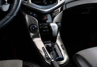 Подержанный автомобиль Chevrolet Cruze Hatchback 2014 года (13 фото)