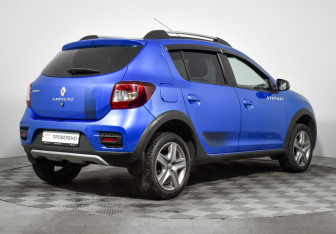 Подержанный автомобиль Renault Sandero 2018 года (5 фото)