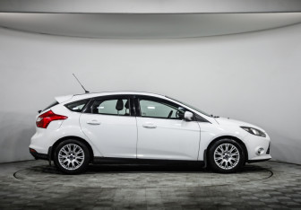 Подержанный автомобиль Ford Focus Hatchback 2013 года (4 фото)