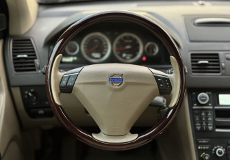Подержанный автомобиль Volvo XC90 2012 года (14 фото)