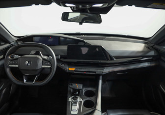 Подержанный автомобиль Changan UNI-V 2023 года (9 фото)