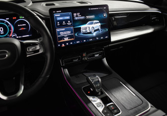 Подержанный автомобиль GAC GS8 2023 года (19 фото)