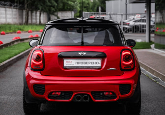 Подержанный автомобиль MINI Hatch 2016 года (7 фото)